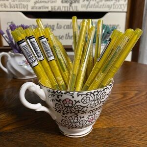 NYX Vivid Brights Eyeliner